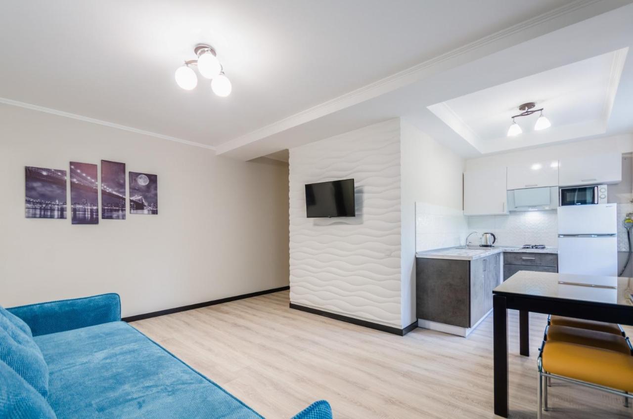 Artal Apartment On Obolonsky Avenue 16 Kiev Exteriör bild