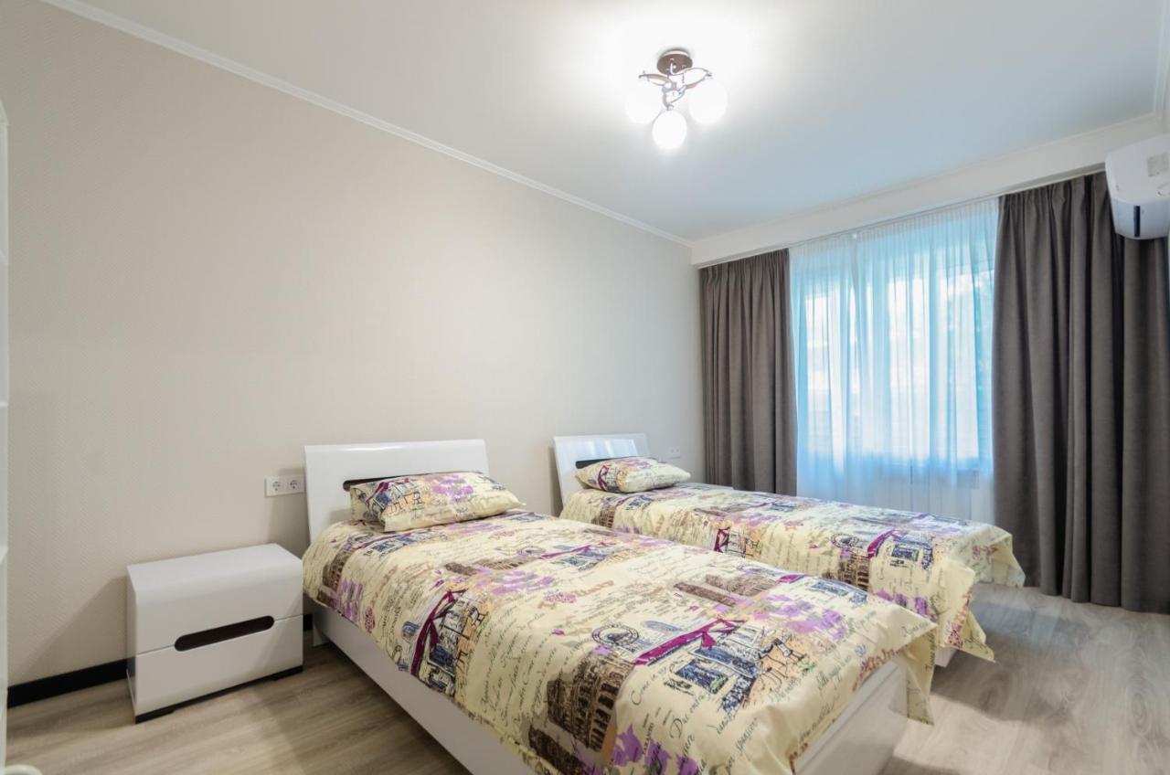 Artal Apartment On Obolonsky Avenue 16 Kiev Exteriör bild